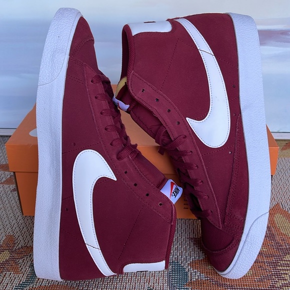 Nike Men’s Blazer Mid '77 Suede
Team Red/White/Black/White
Shoes
C11172-601 - Picture 12 of 16